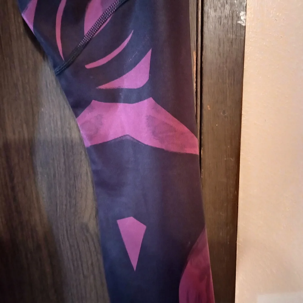 Lululemon All Sport Crop Leggings - Picture 4 of 7